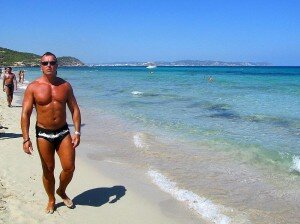 799px-Muscle_beach_Ibiza